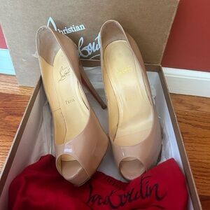 Christian Louboutin nude shoe 38.5